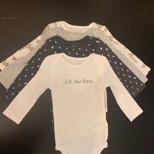 Joe Fresh 4pack long sleeve onsies size 6-9 months